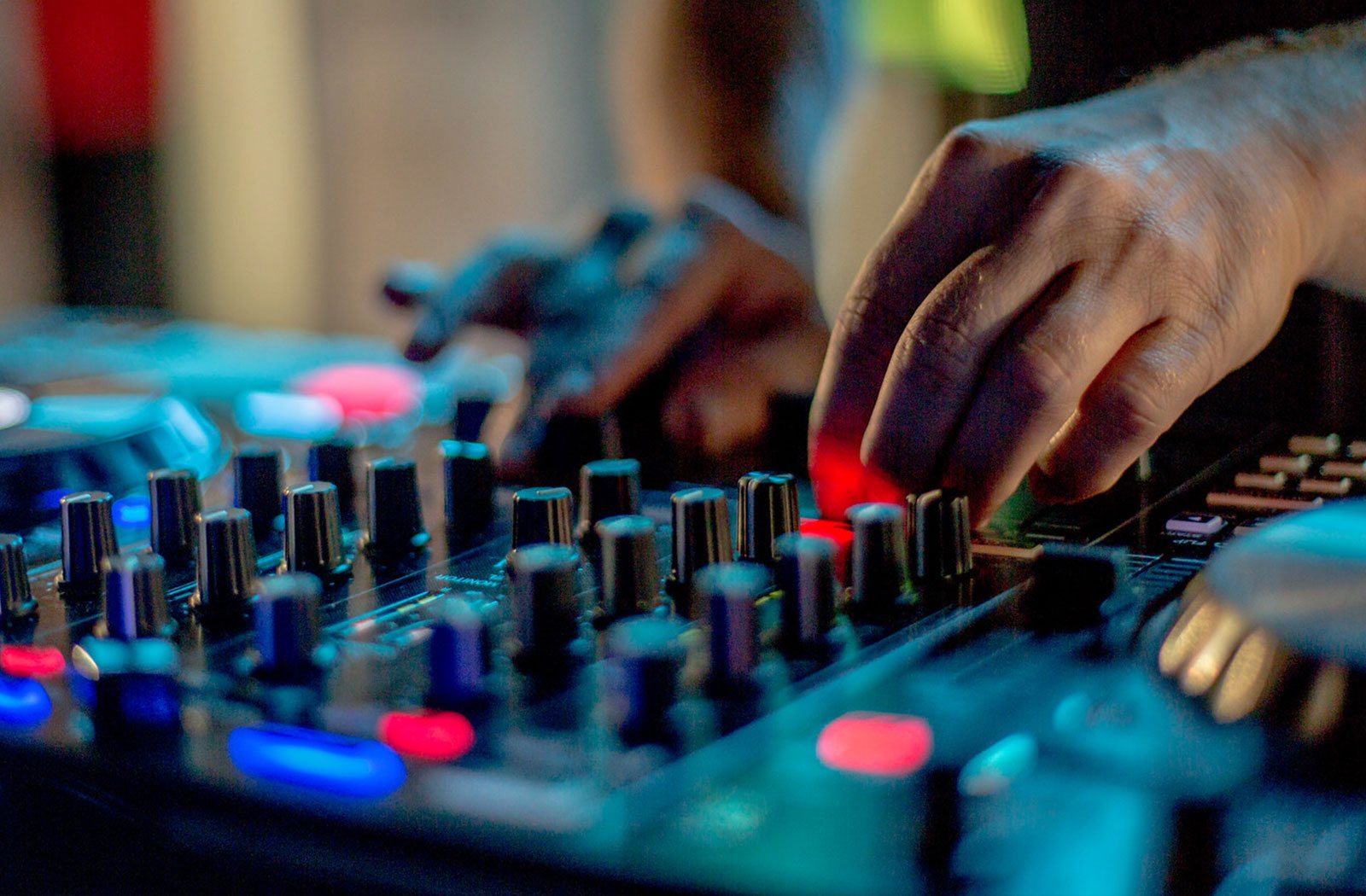 dj turntables